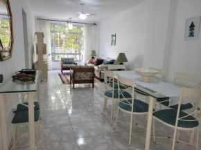 Apartamento no Centro de Pitangueiras, Guarujá - a 100m da Praia